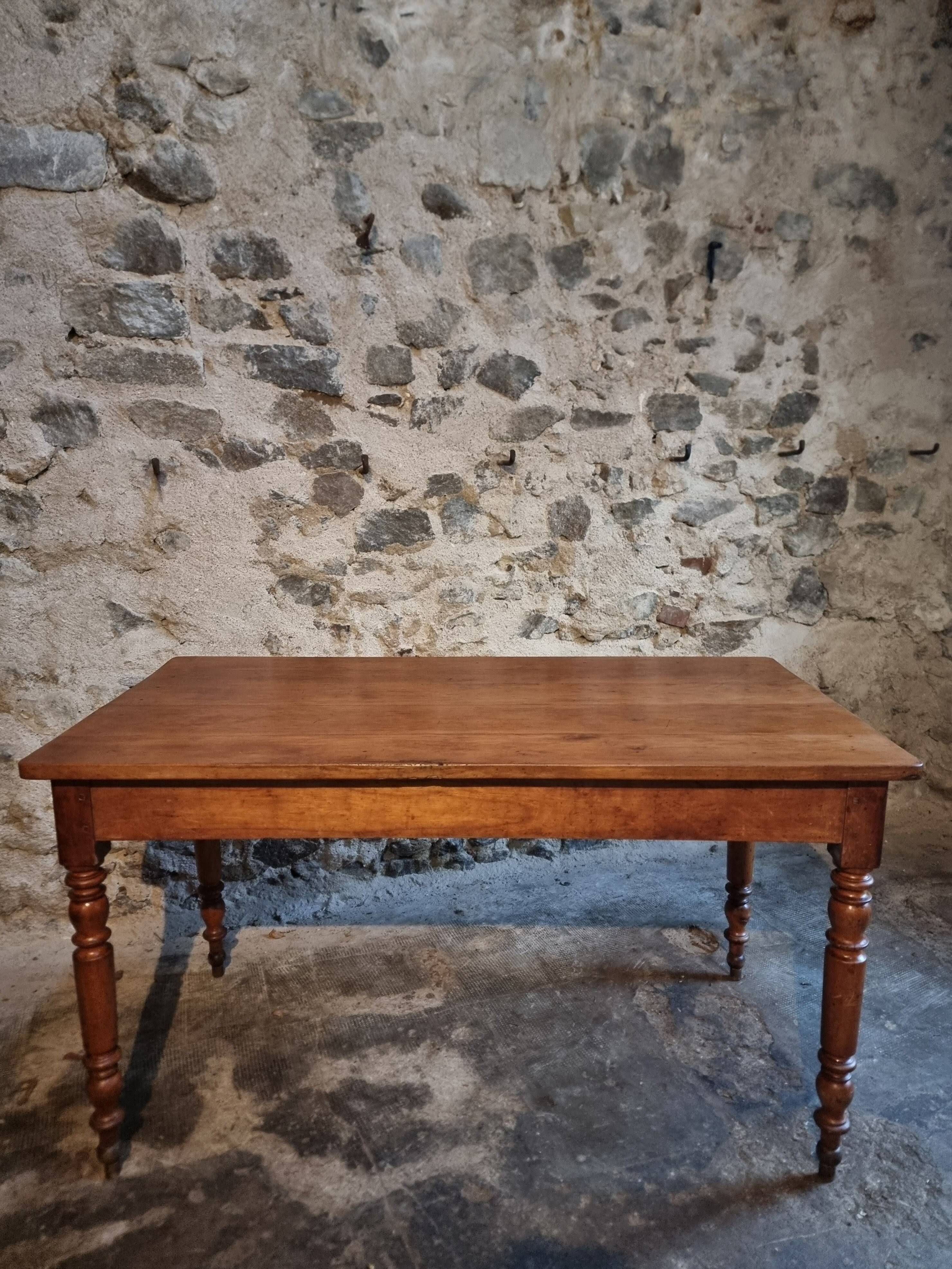 Antique dining table in French cherry wood 1900–1920 – Provincial farmhouse table