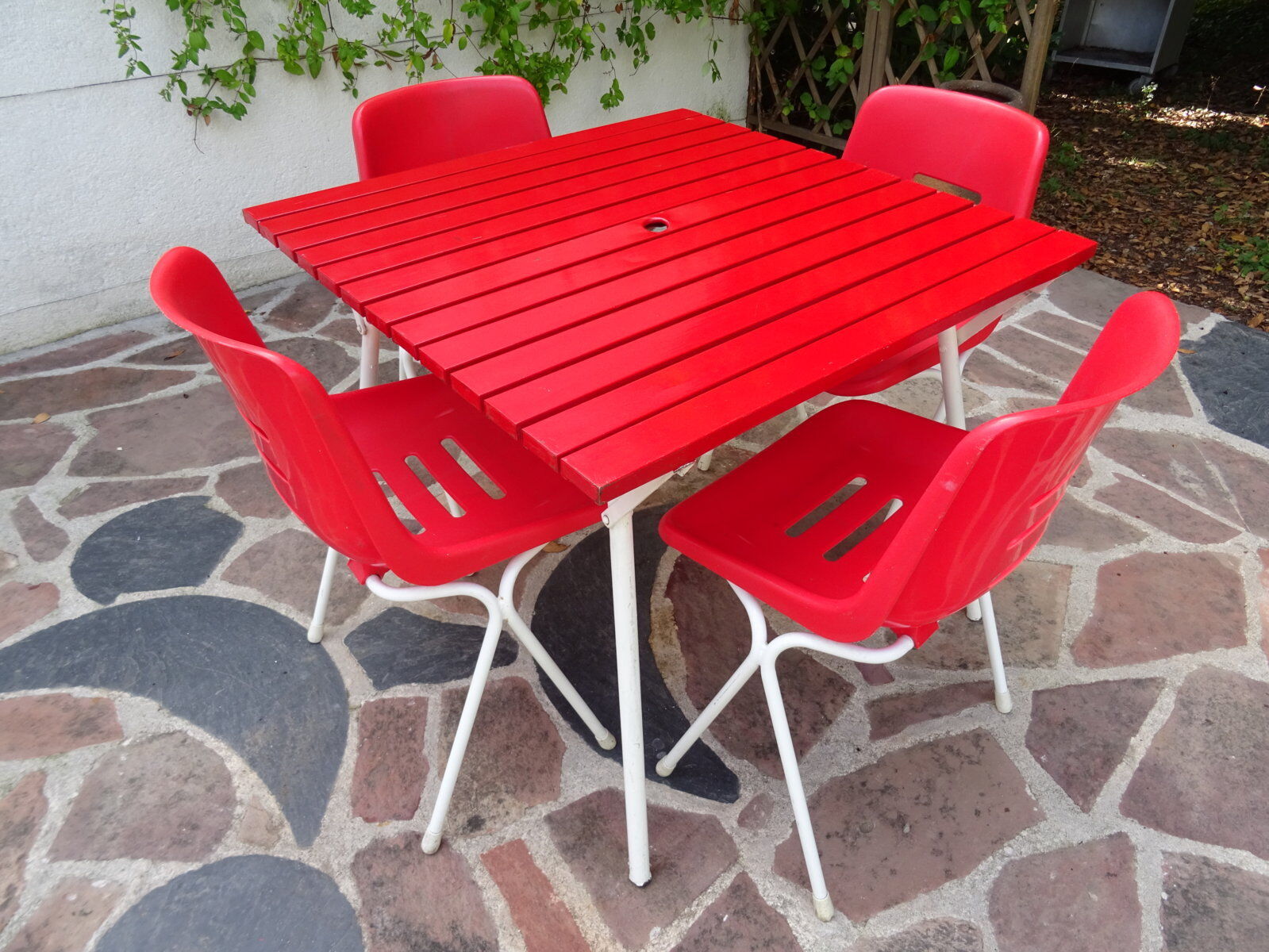 Metal folding table
