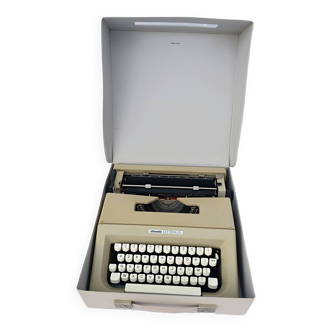 Olivetti lettera 25 typewriter, 1970s, with its carrying case