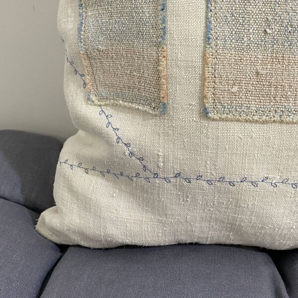 Coussin en toile toile ancienne style Kilim