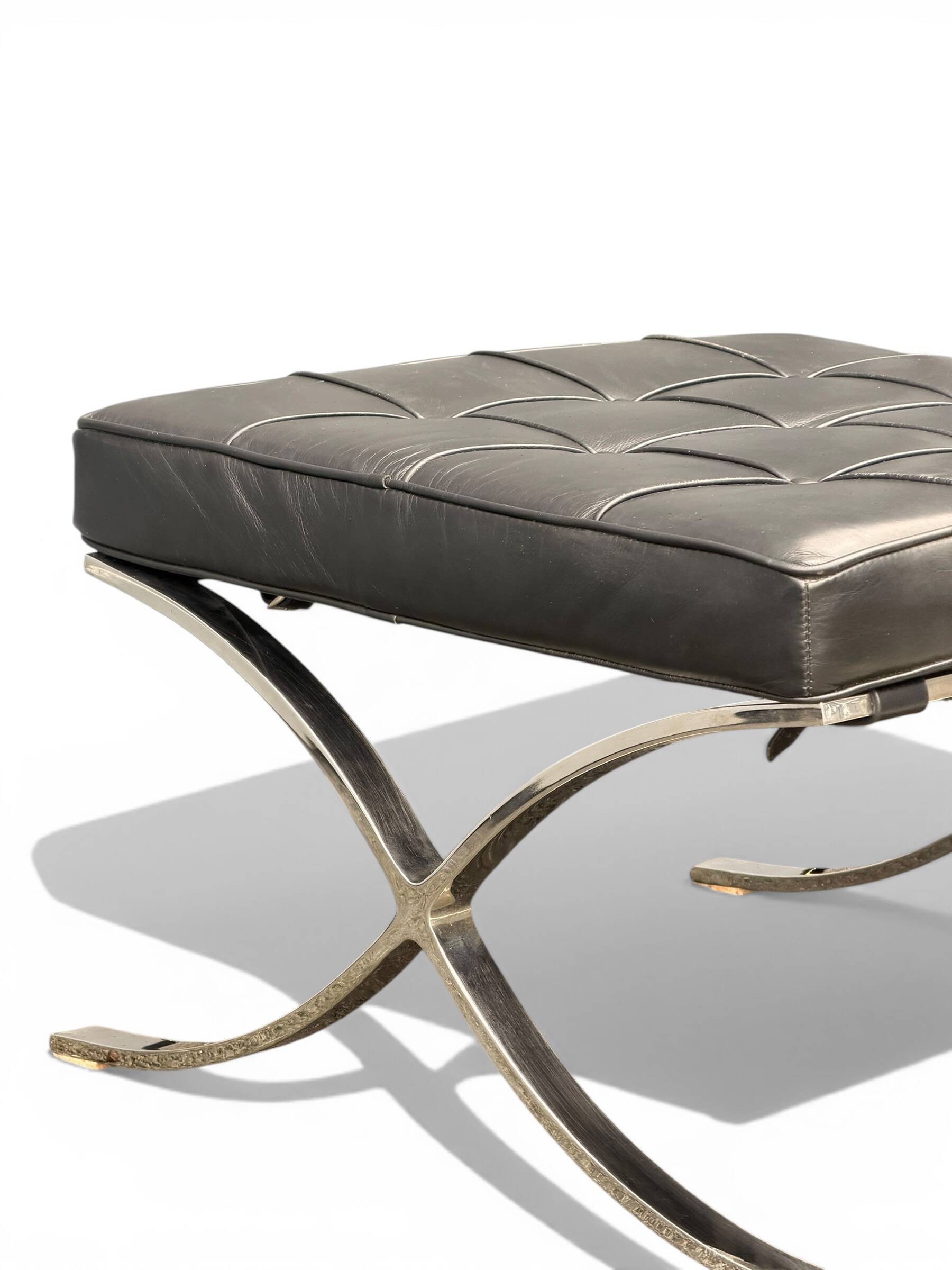 Ottoman Barcelona Original Knoll - Black Leather & Chrome - Design 1929