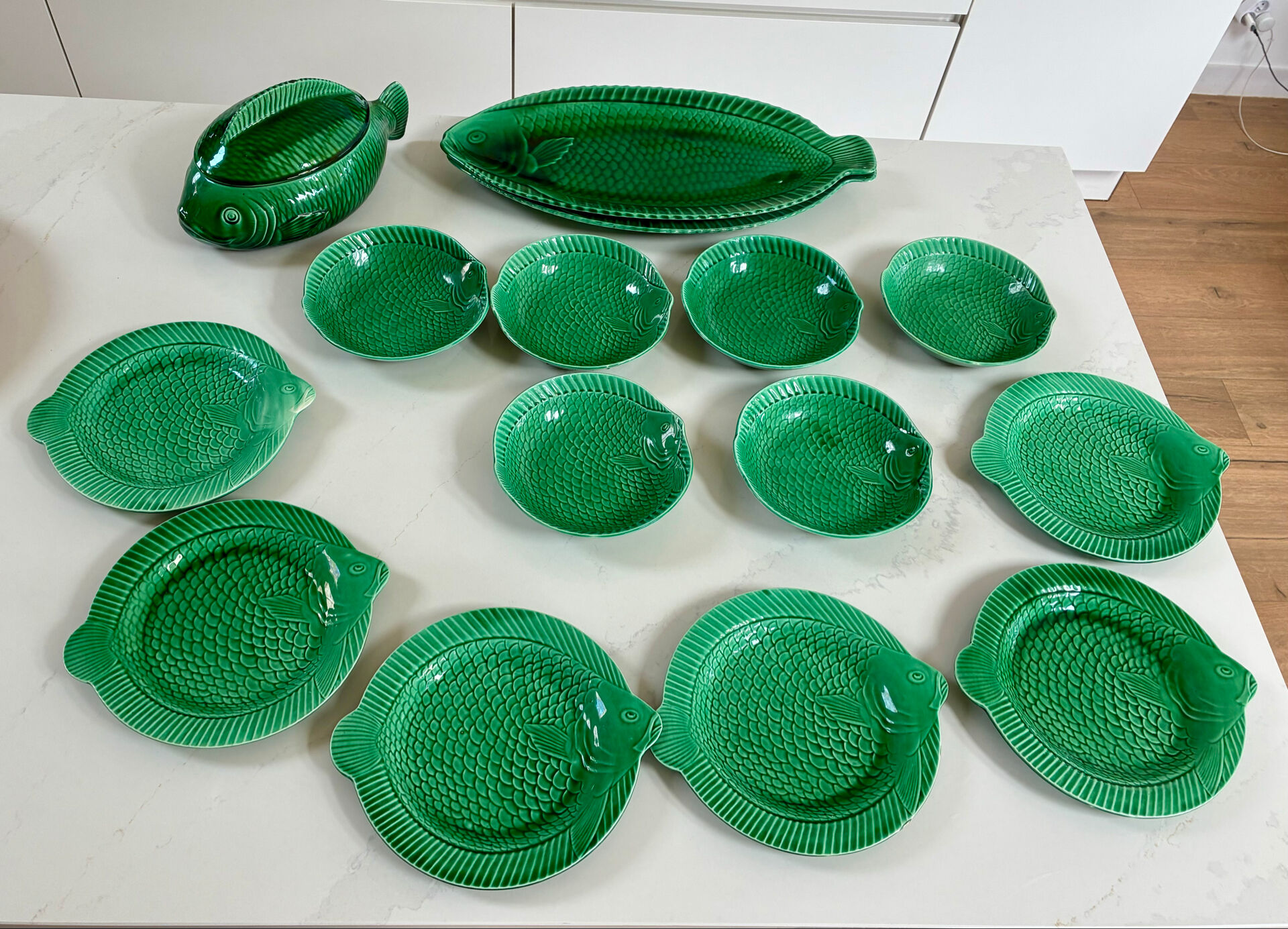 Complete tableware service from Sarreguemines.