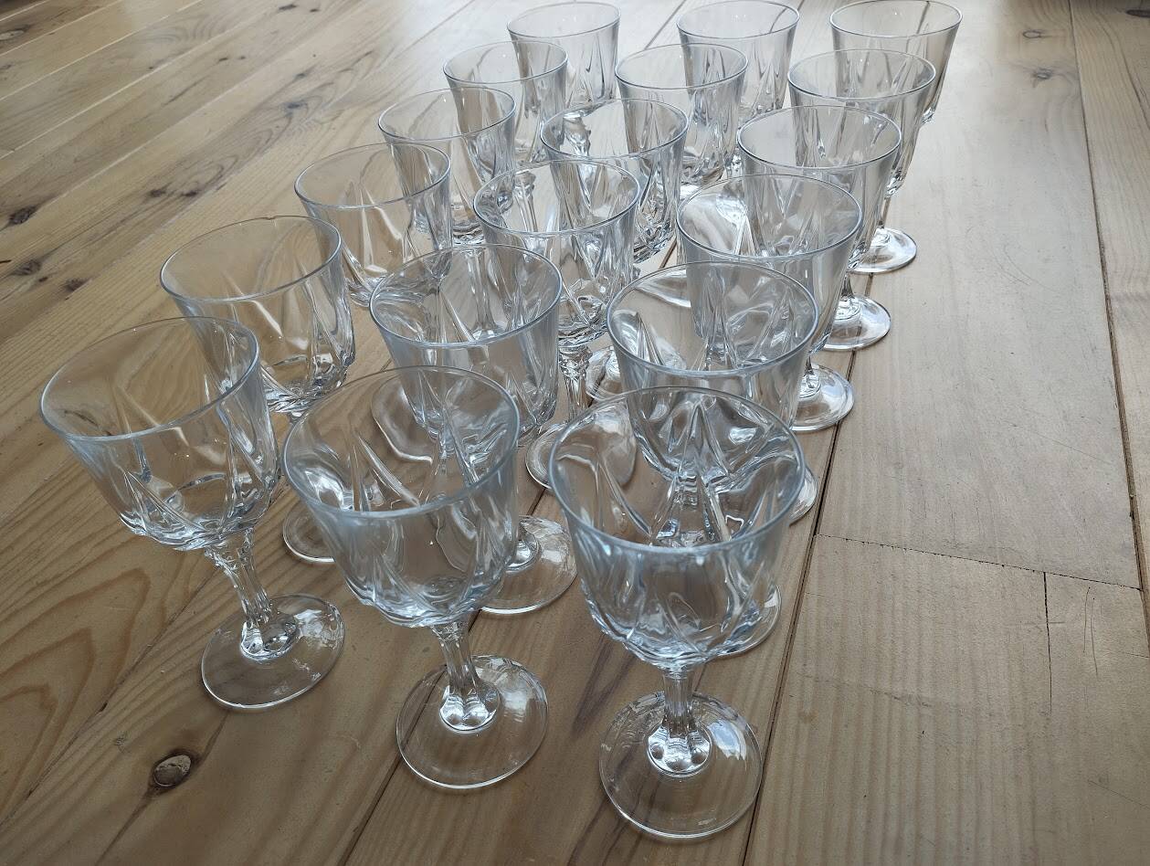 Service of 18 crystal glasses "Auteuil" – Cristal d'Arques – France