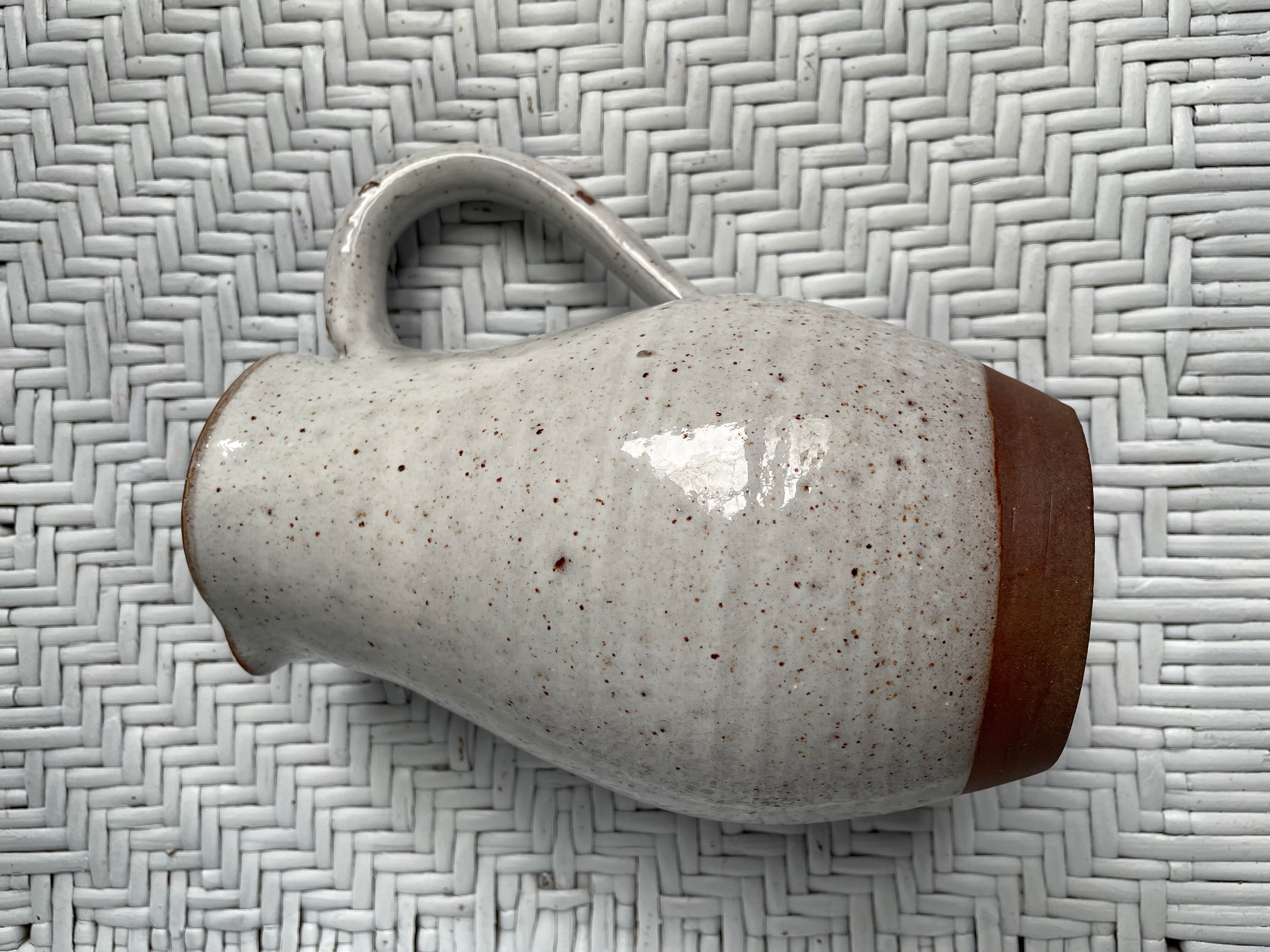 Sandstone pitcher of st amand en puisaye (roger jacques)