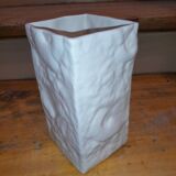 Petit vase carré vintage italien,  en céramique blanche,  décor fossil