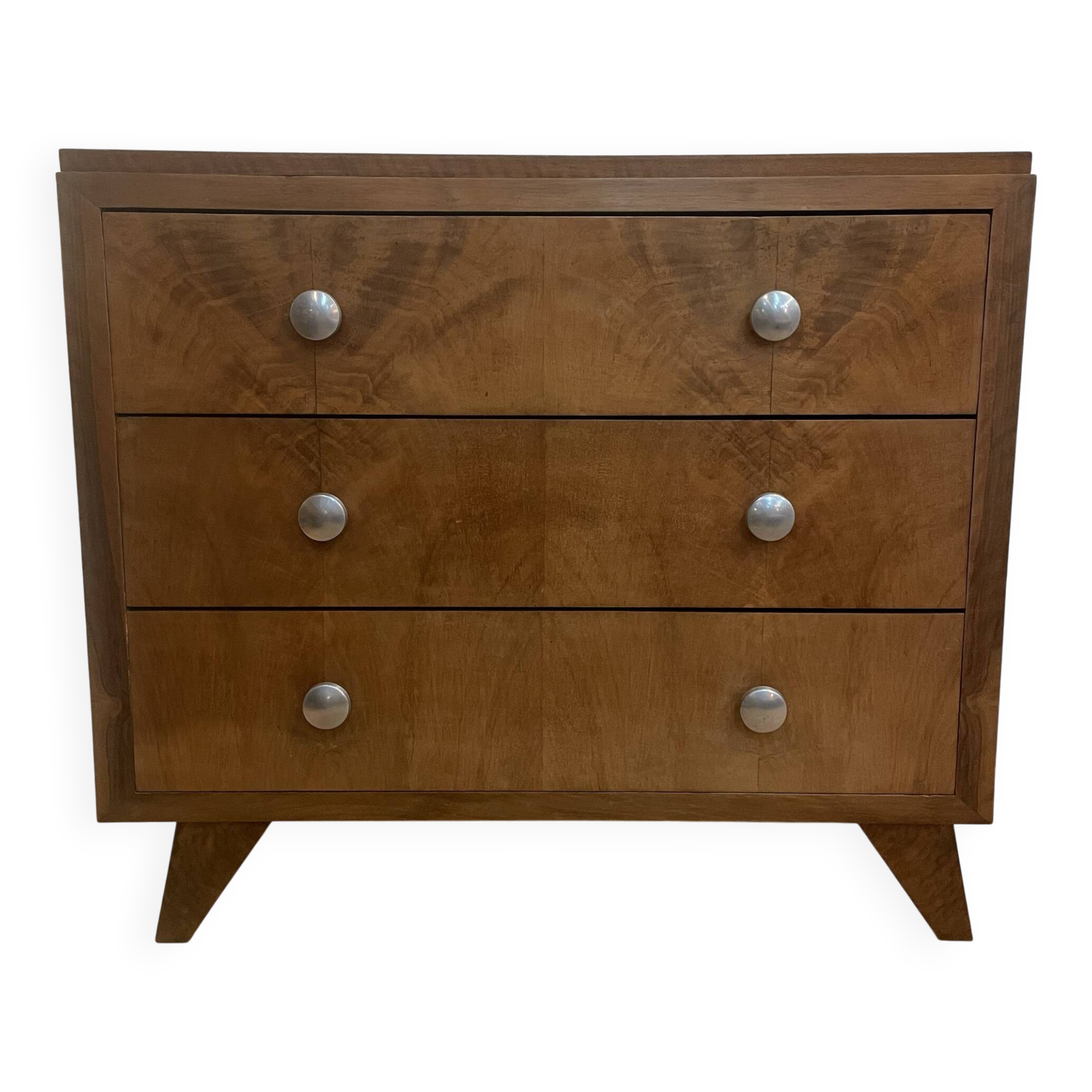 Walnut chest of drawers