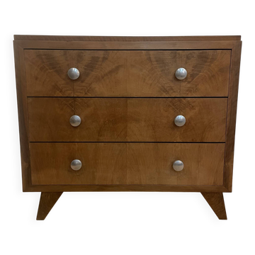 Walnut chest of drawers