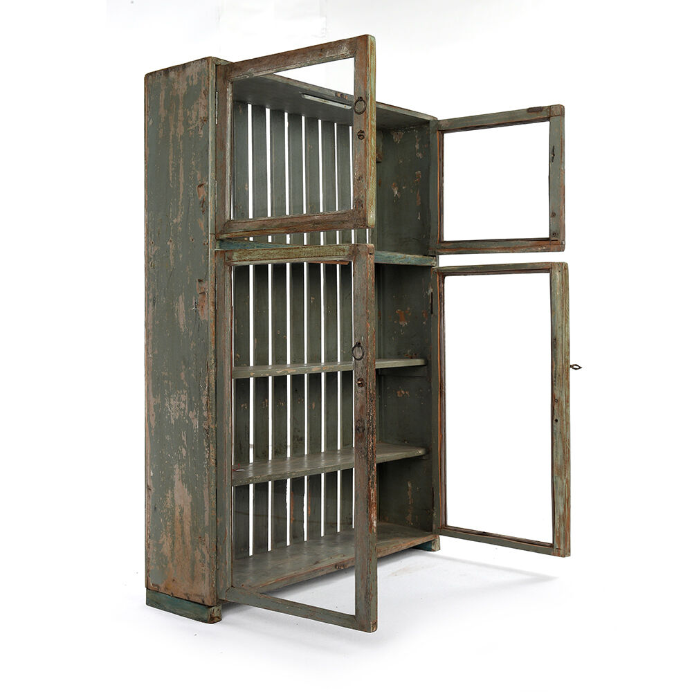 Vitrine en bois patiné