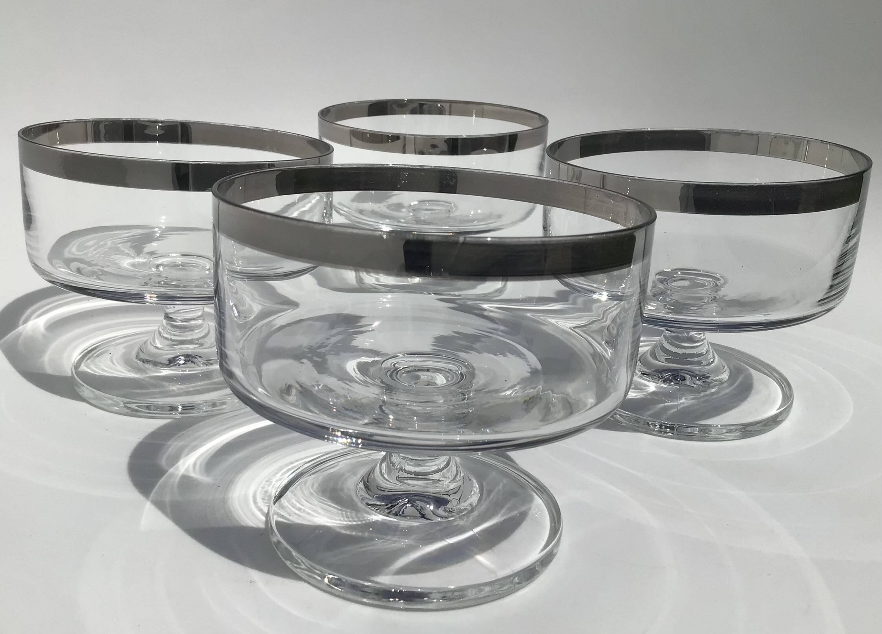4 Ice cream or fruit salad bowls with mirror edge