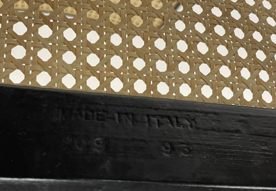 Chaise design Cesca modèle B32 en noir - structure noire