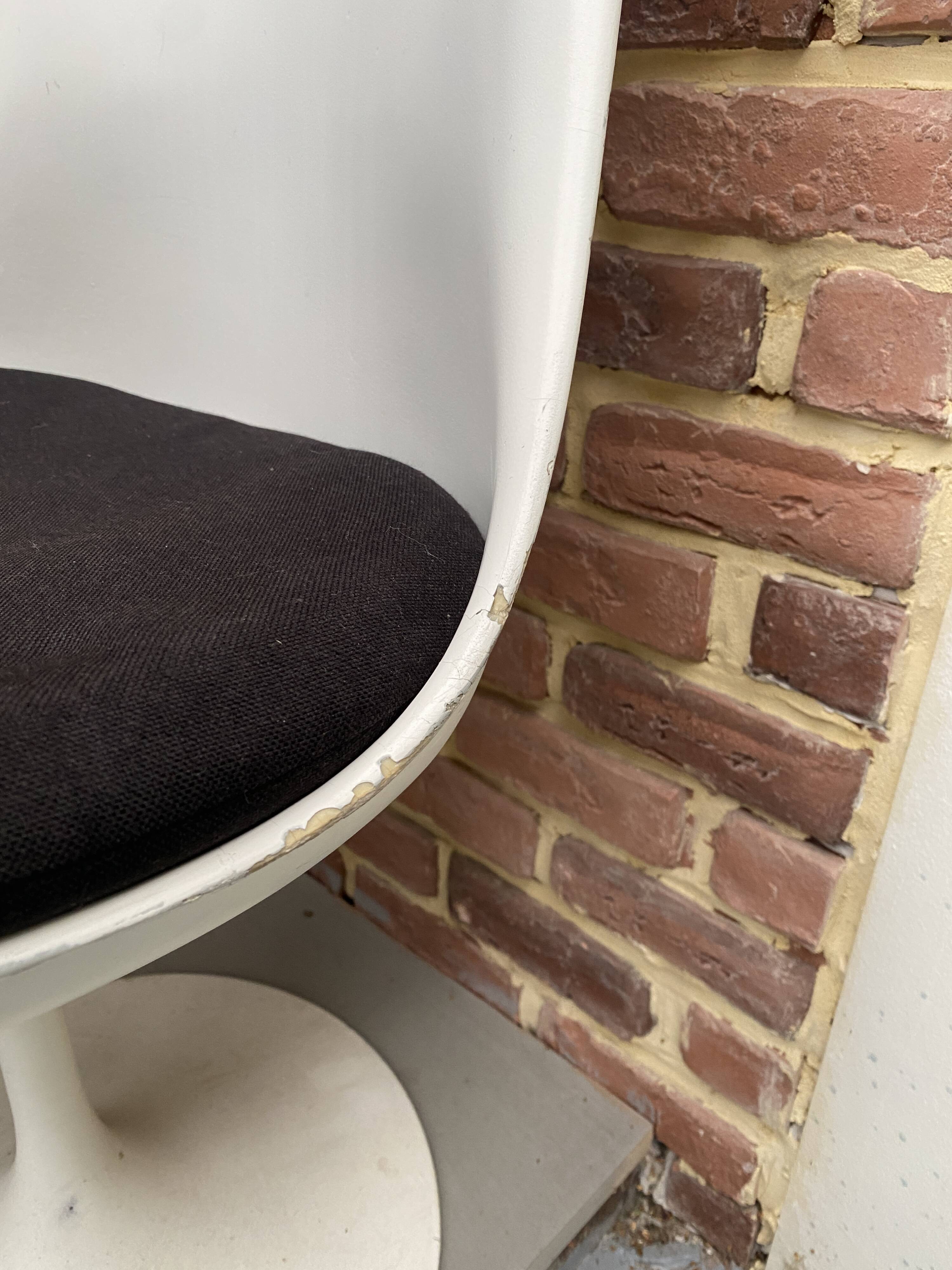 4 Saarinen knoll tulip chairs