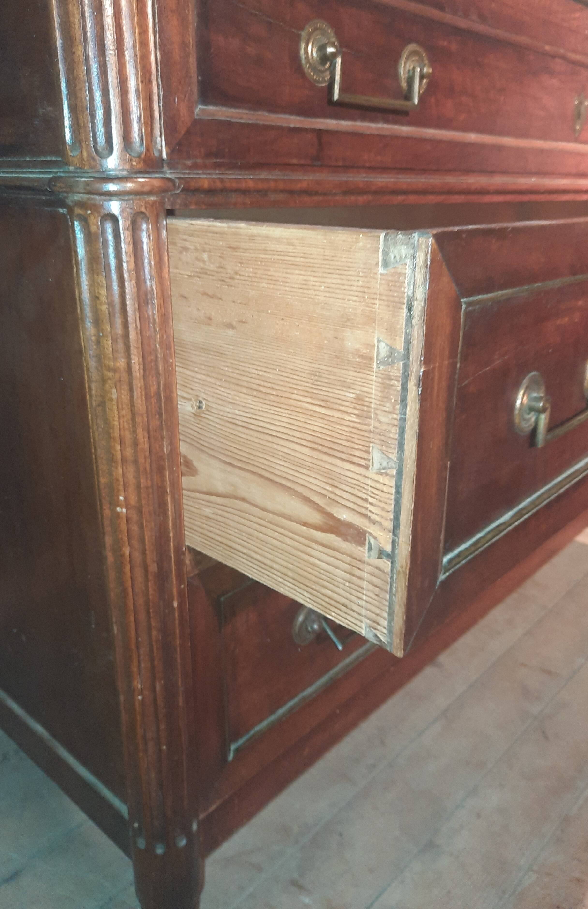 Commode d'époque Louis XVI  dessus marbre