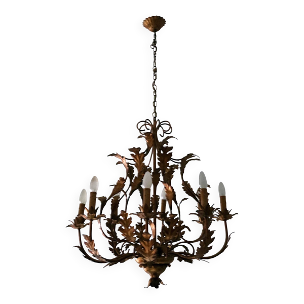 Grand chandelier en tole dorée patinée à 8 lumières des années 1960, Hans Kögl.