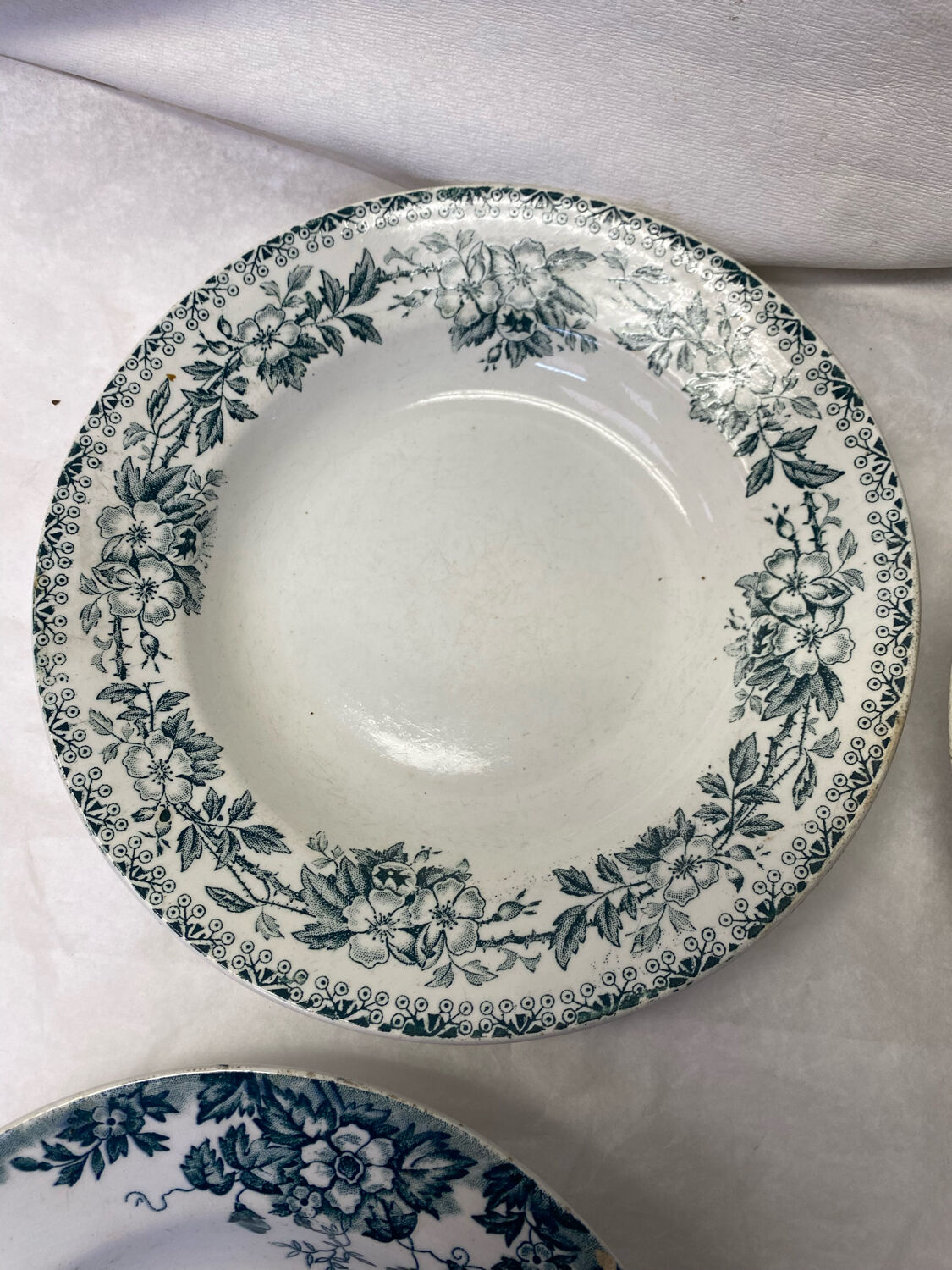 Set of 4 old hollow plates