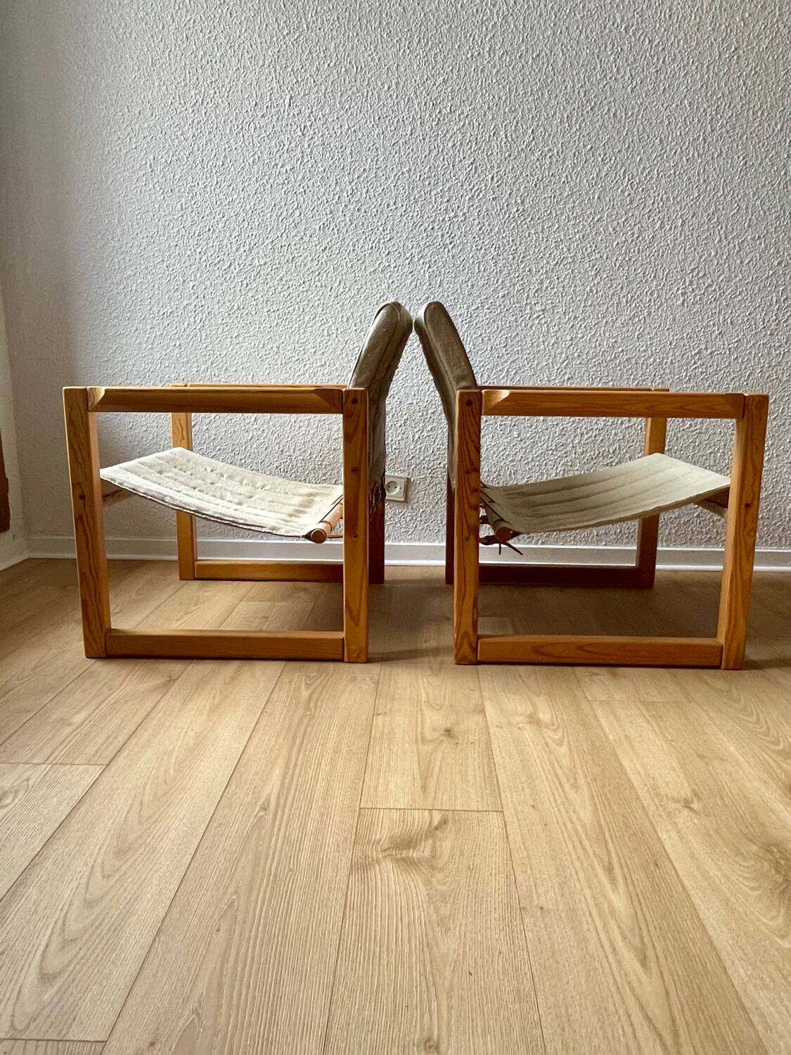 Iconic set of 2 safari armchairs by karin mobring and their coffee table – vintage ikea design in solid pine, vintage