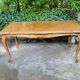 Table basse style Louis XV en marqueterie de chêne et merisier