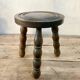 Tabouret en bois tripode