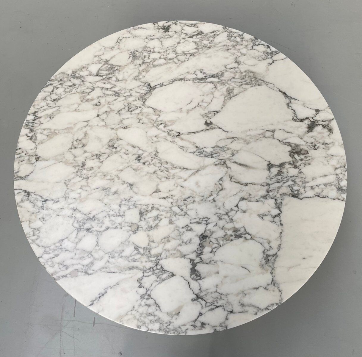 Aresbescato marble dining table by Eero Saarinen for Knoll