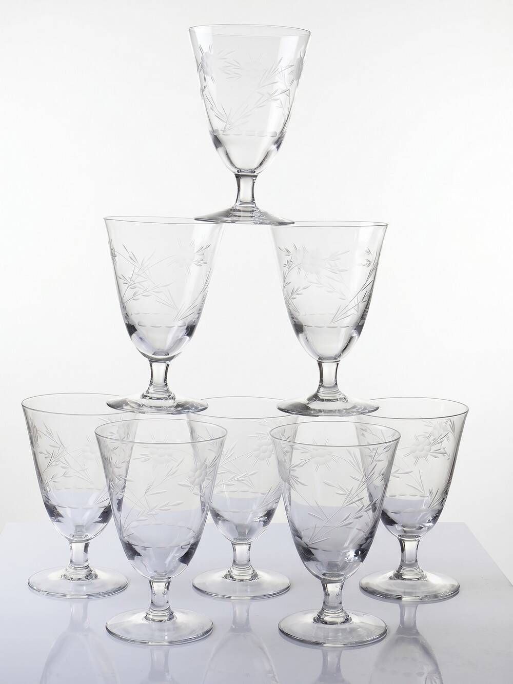 8 engraved crystal wine glasses with a floral design, Bohemia, early 20th century.