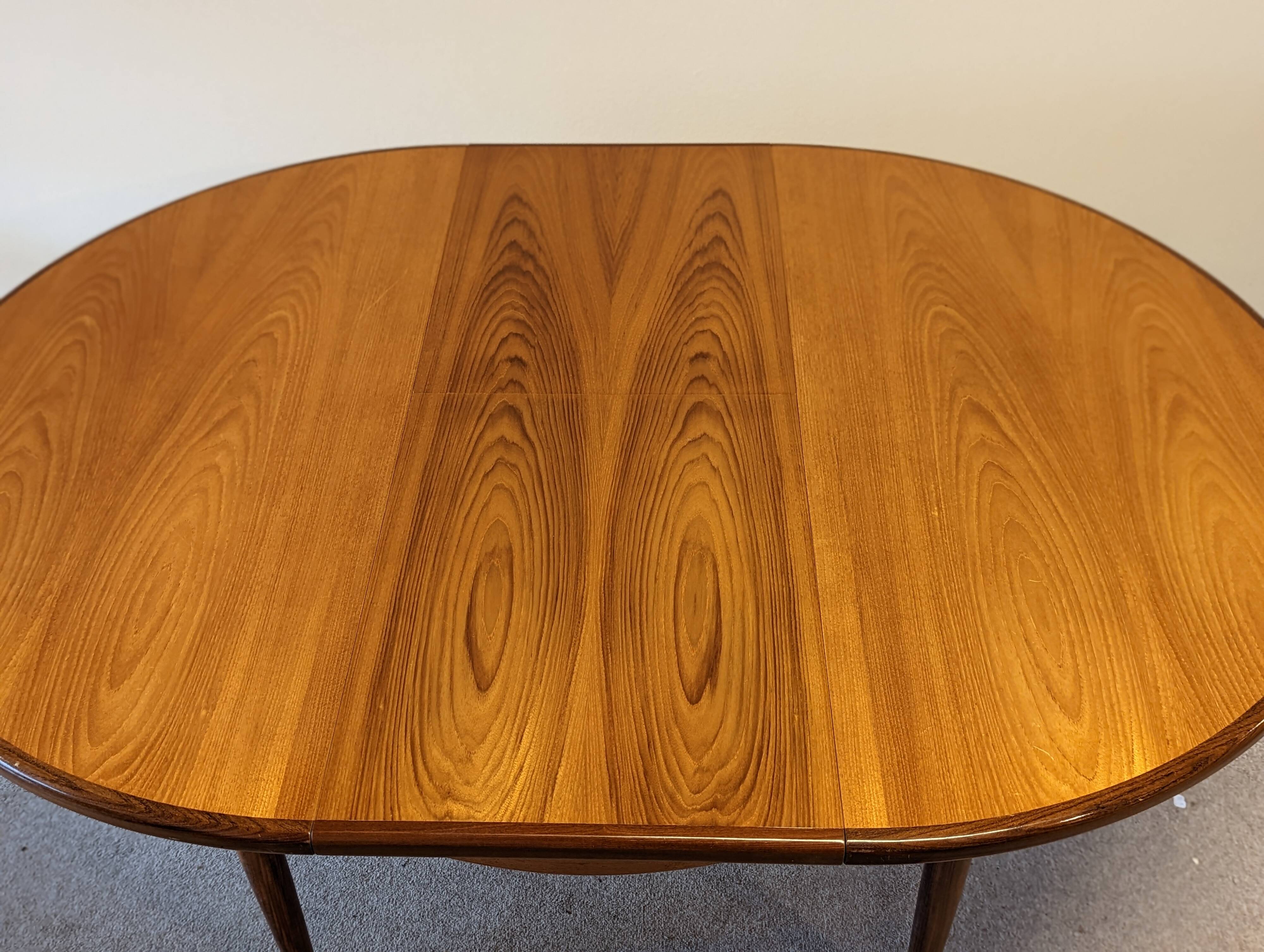 Table extensible en teck de Victor Wilkins pour G-Plan