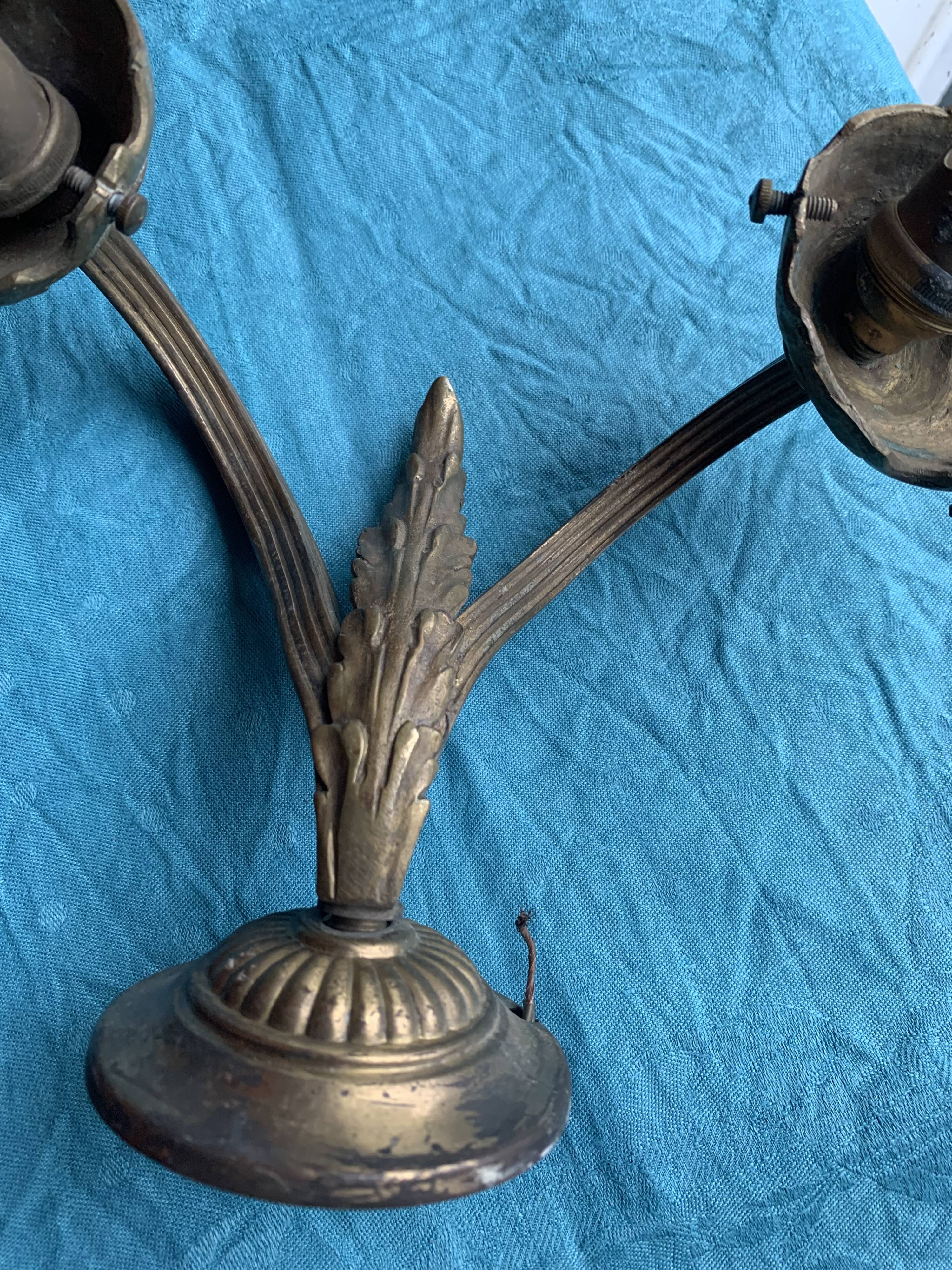 Double wall light in gold brass metal, vintage leaf pattern