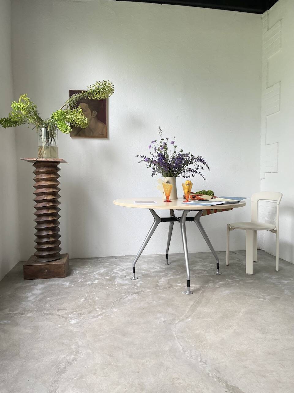 Tecno Nomos Round Table Brushed Metal