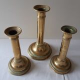 Lot de trois anciens bougeoirs en laiton