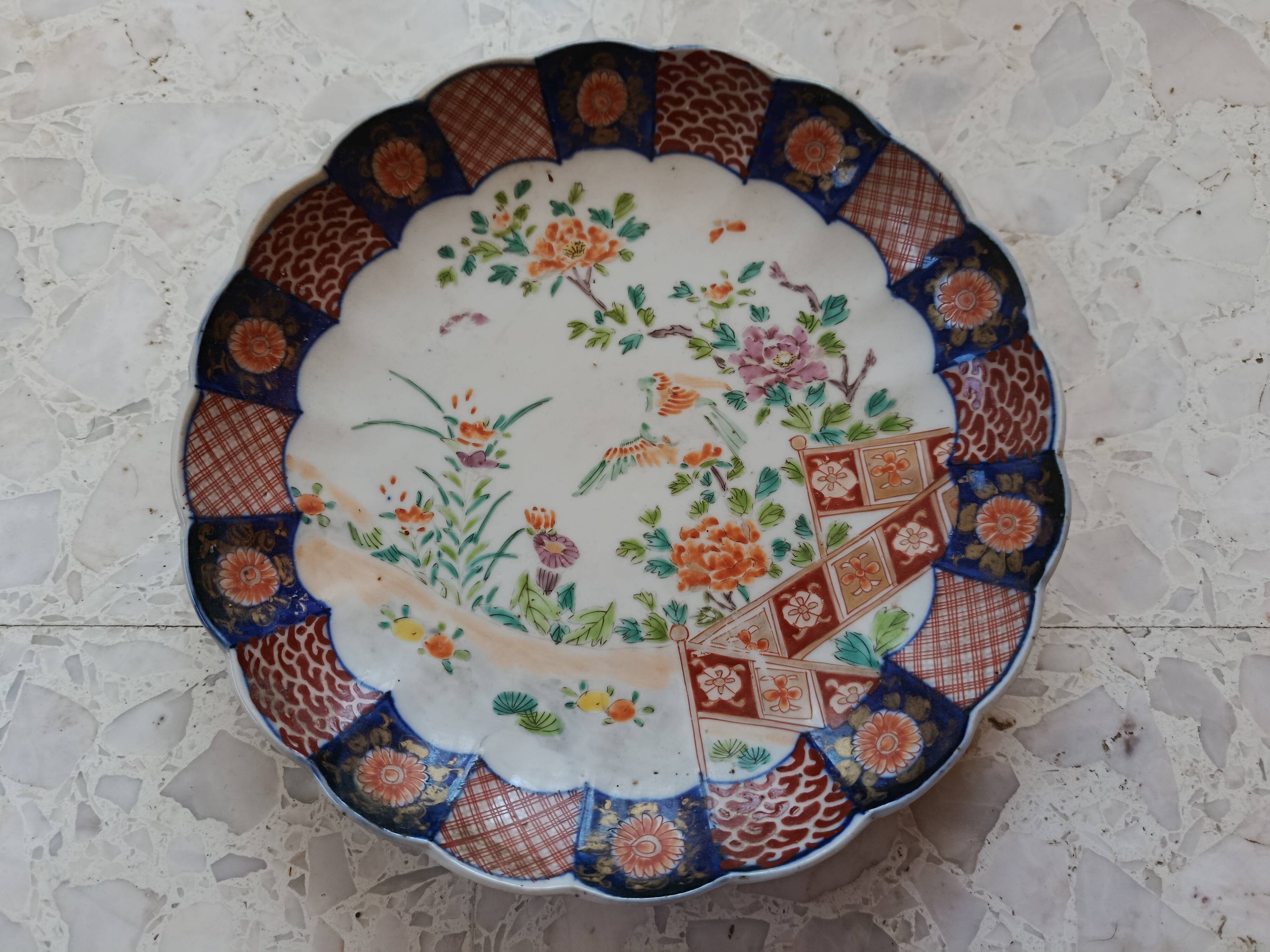 Scalloped plate, IMARI porcelain, JAPAN, 19th / 20th century, bird and flower motifs