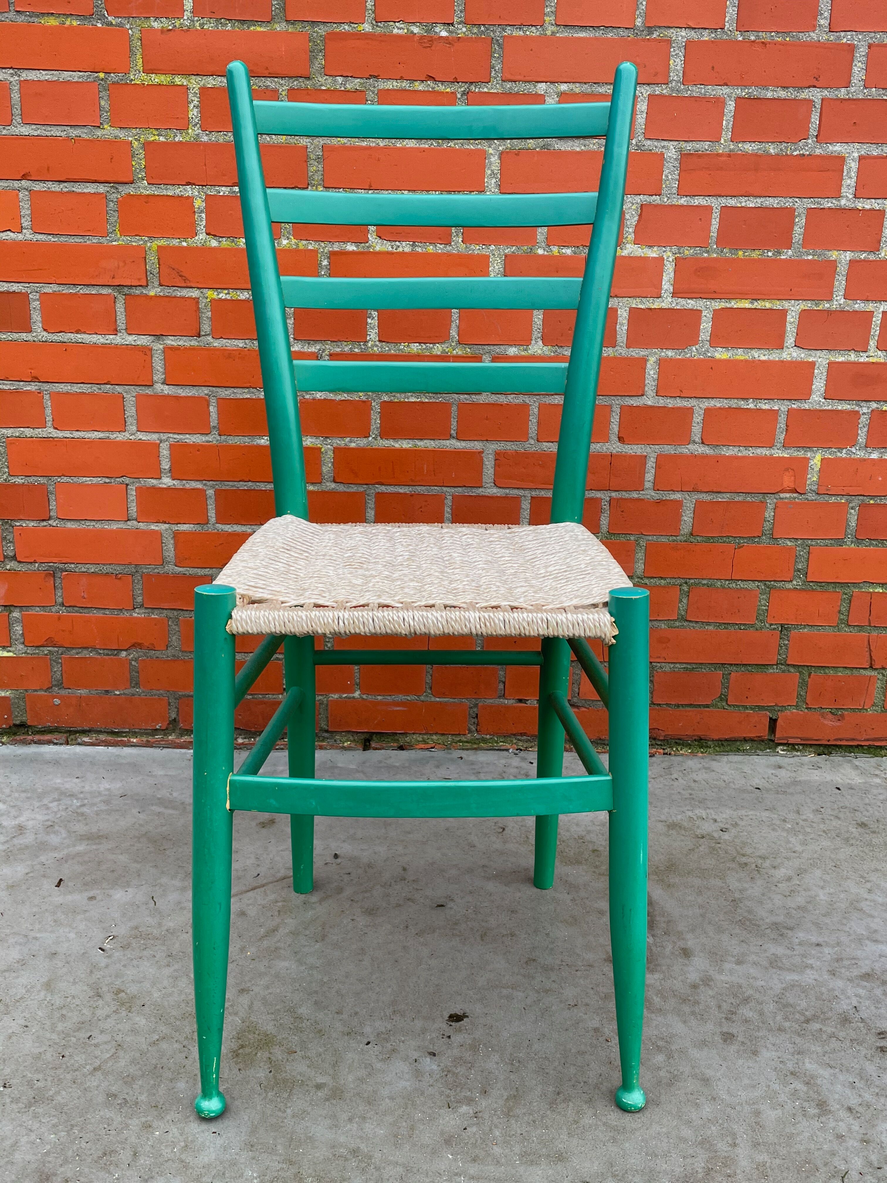 Lot de 4 chaises en bois dans le modèle italien de Chiavari