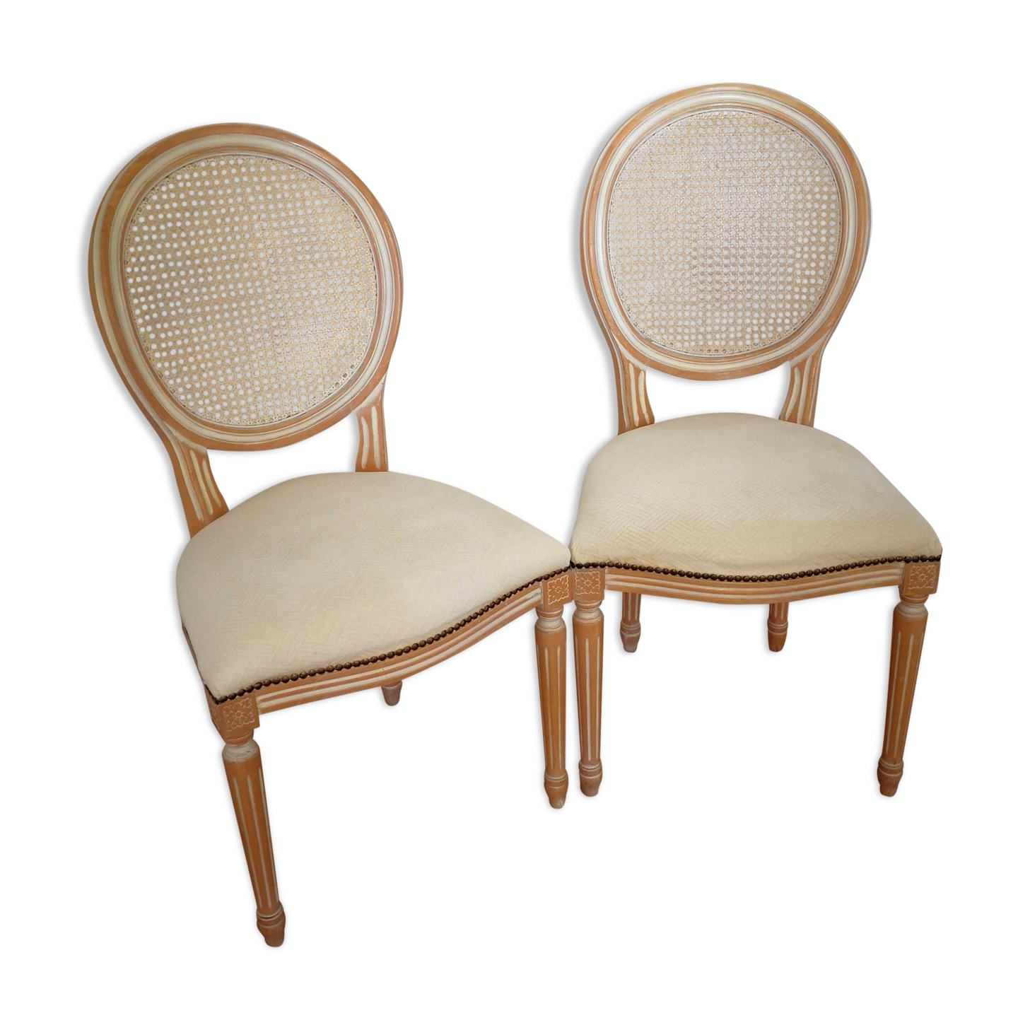 Pair of medallion chairs with ratine canning