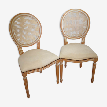 Pair of medallion chairs with ratine canning