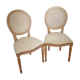 Pair of medallion chairs with ratine canning