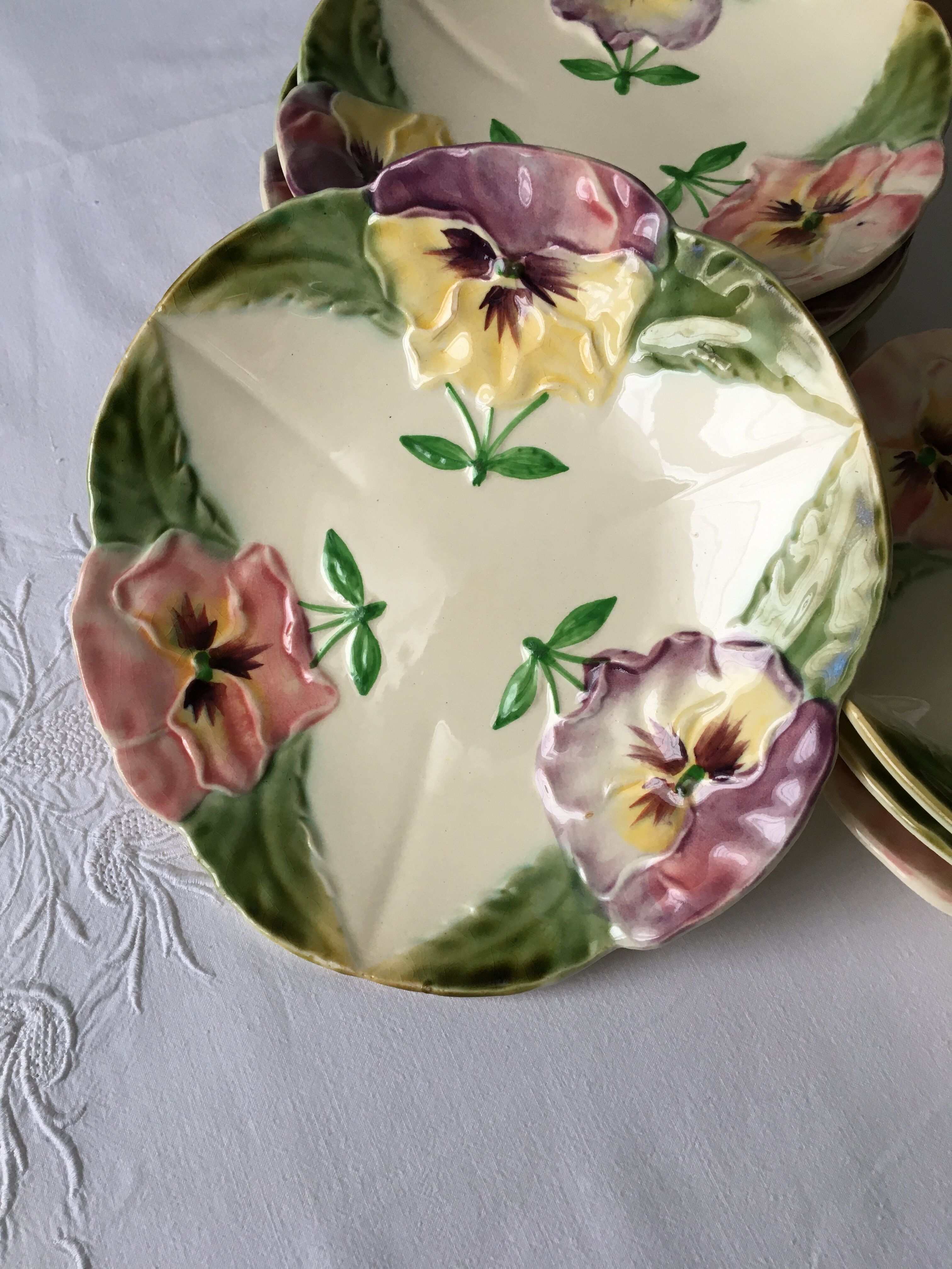 Service dabbling décor "thoughts"