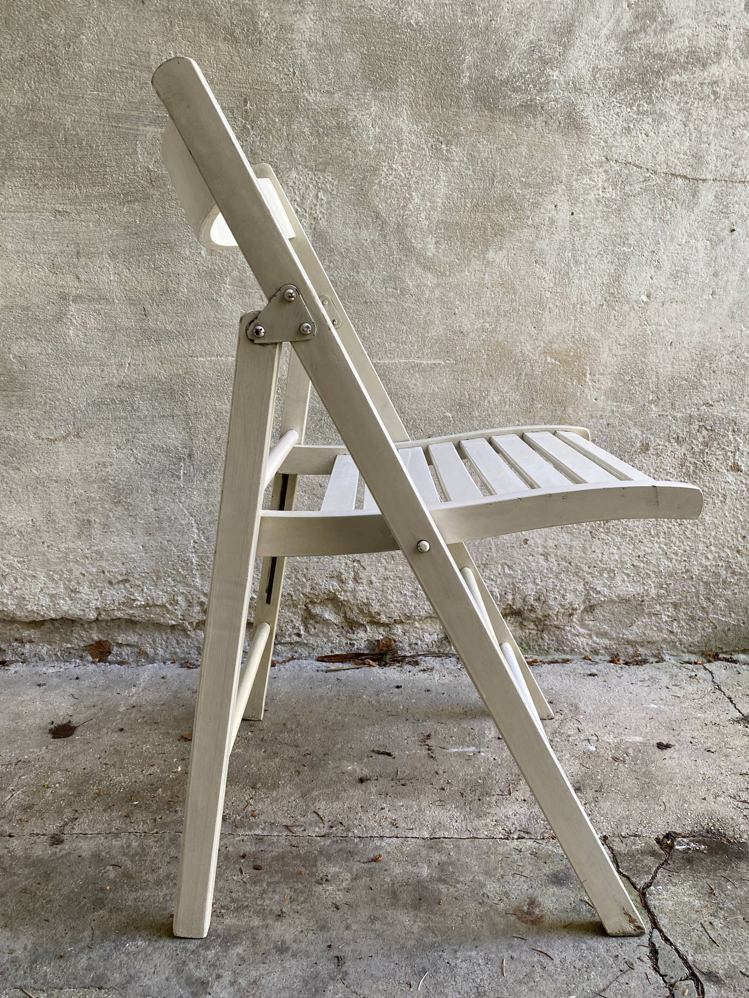 Extra folding chair / garden chair / vintage white lacquered solid wood office chair
