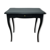 Table d'appoint à pieds galbés