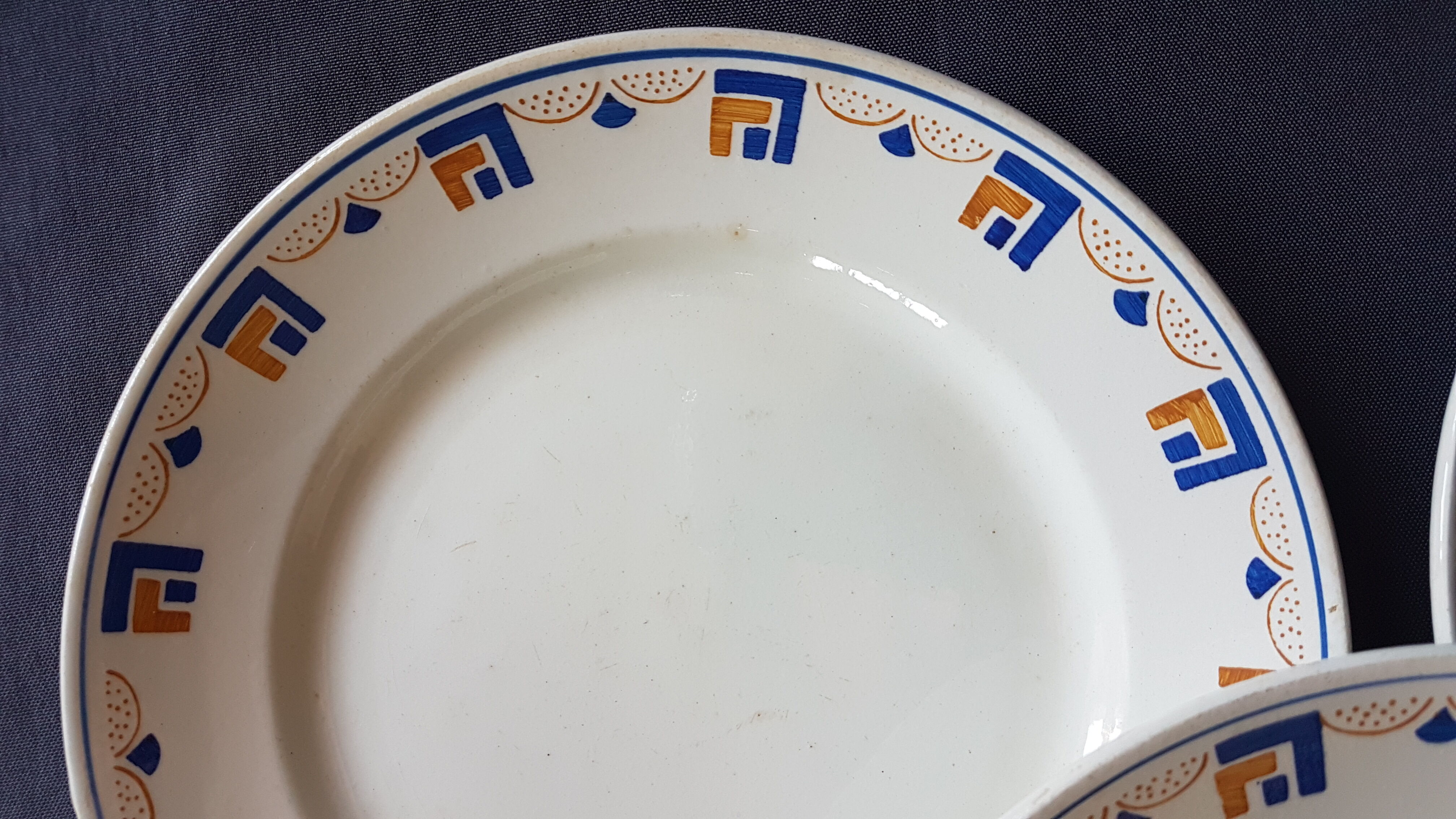 Suite of 4 plates made of Lunéville earthenware