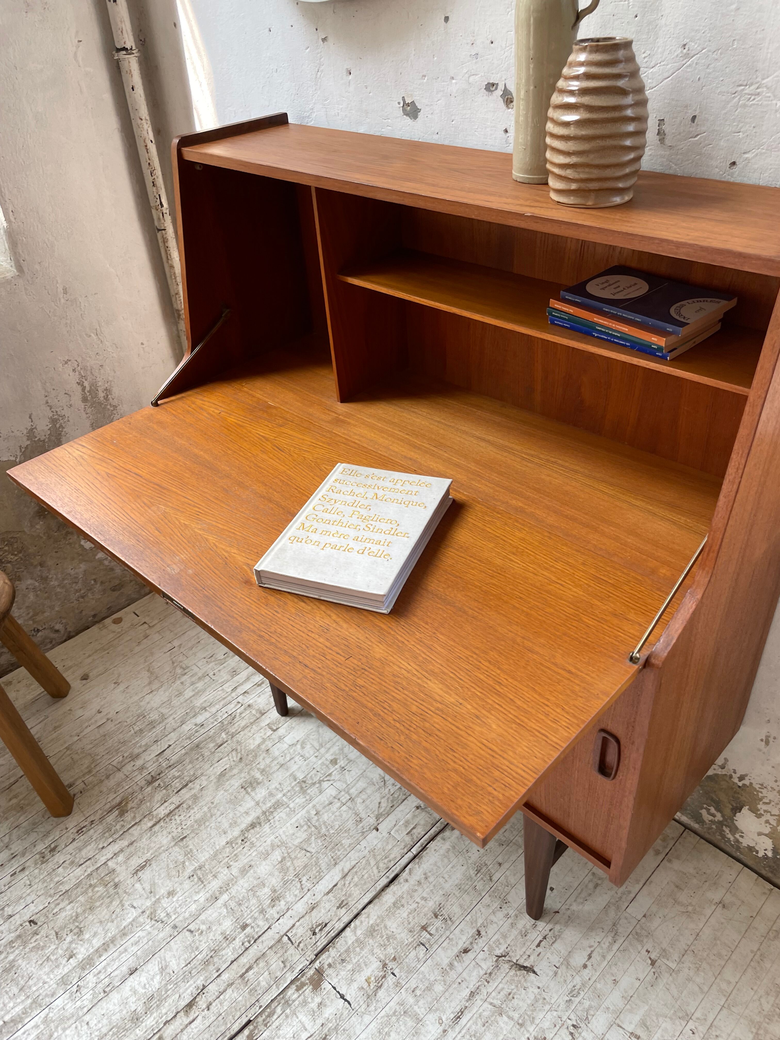 Secretary Samcom teck 1960