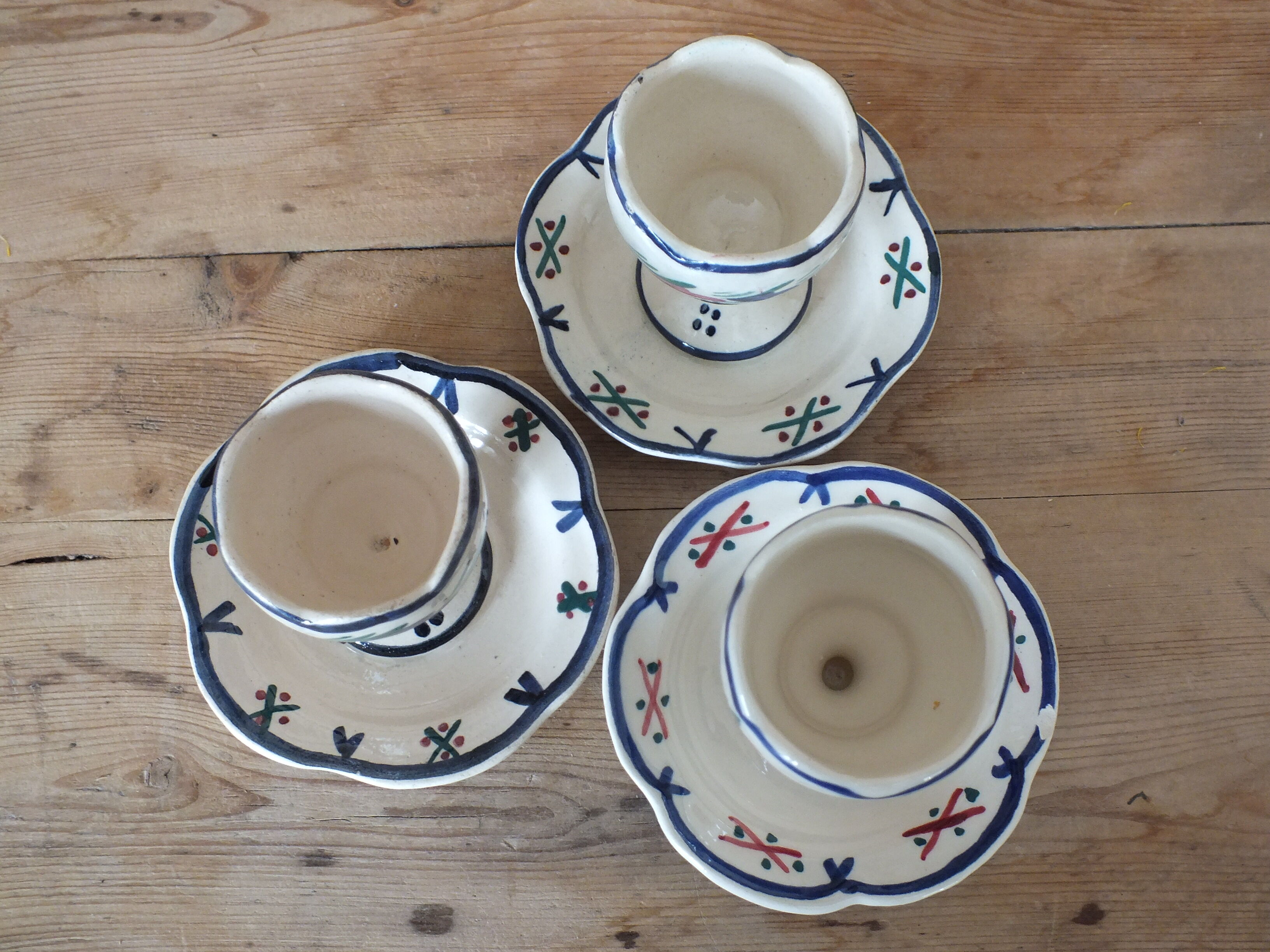 Set of 3 cockroaches on pedestal HB Quimper