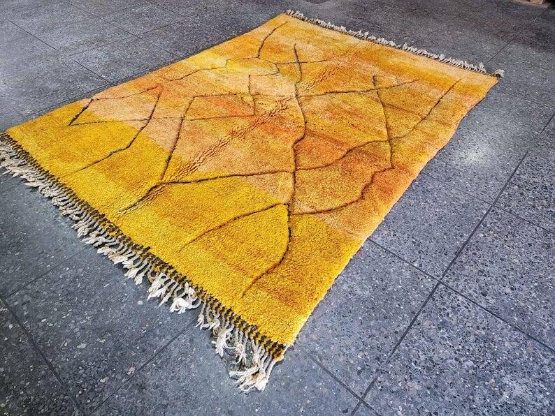 Large Moroccan Berber rug 300 × 200 cm – ochre yellow, geometric pattern