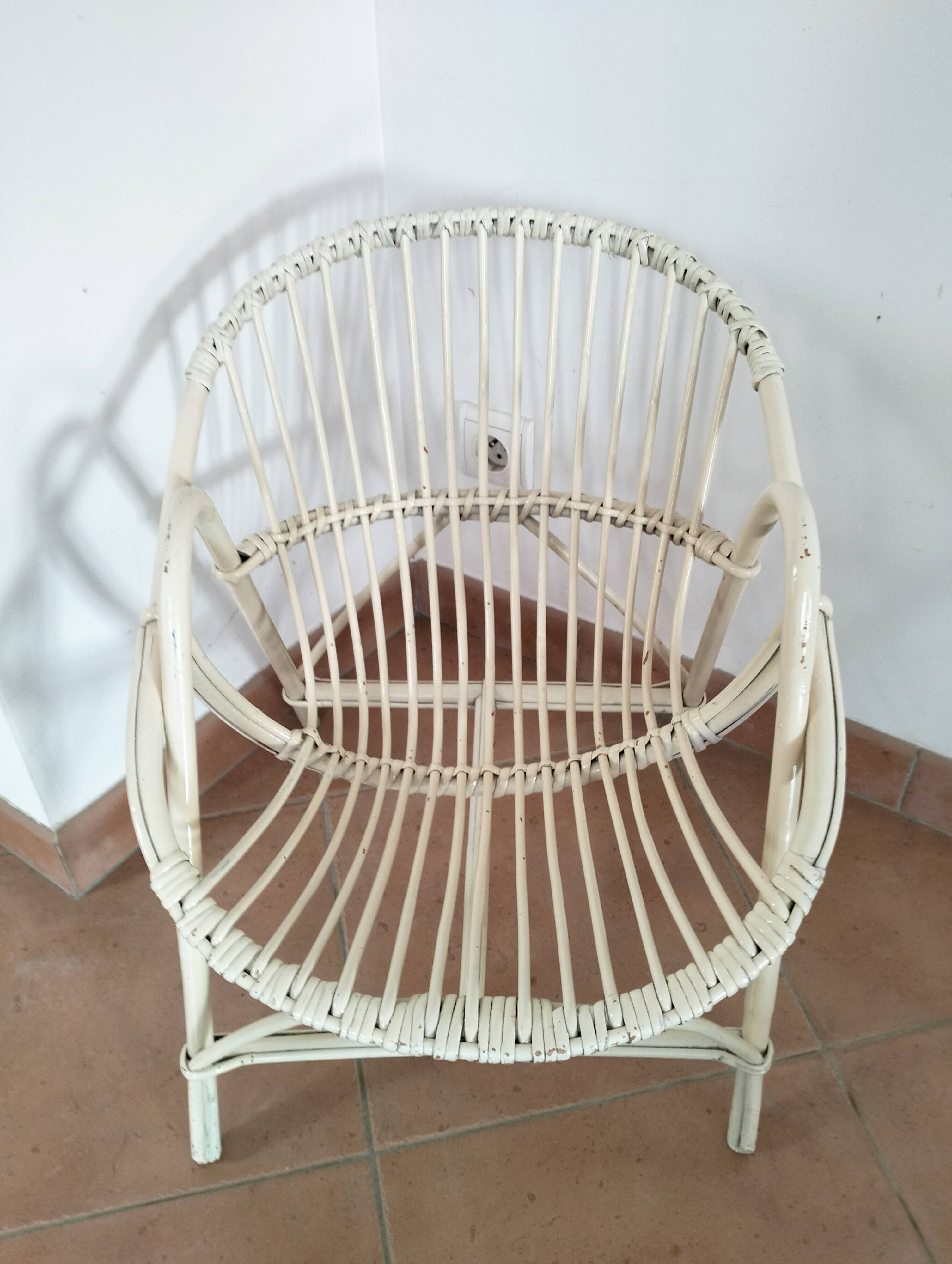 Fauteuil coquille en rotin blanc