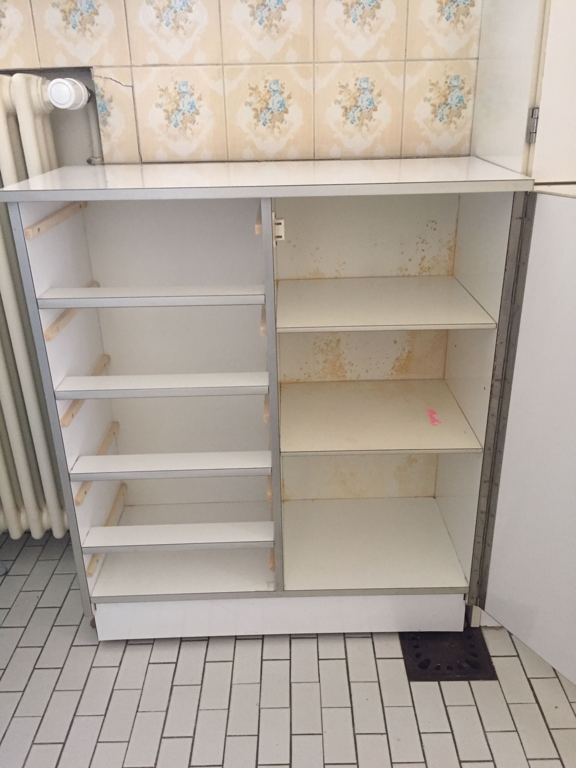Bathroom cabinet in formica 70s