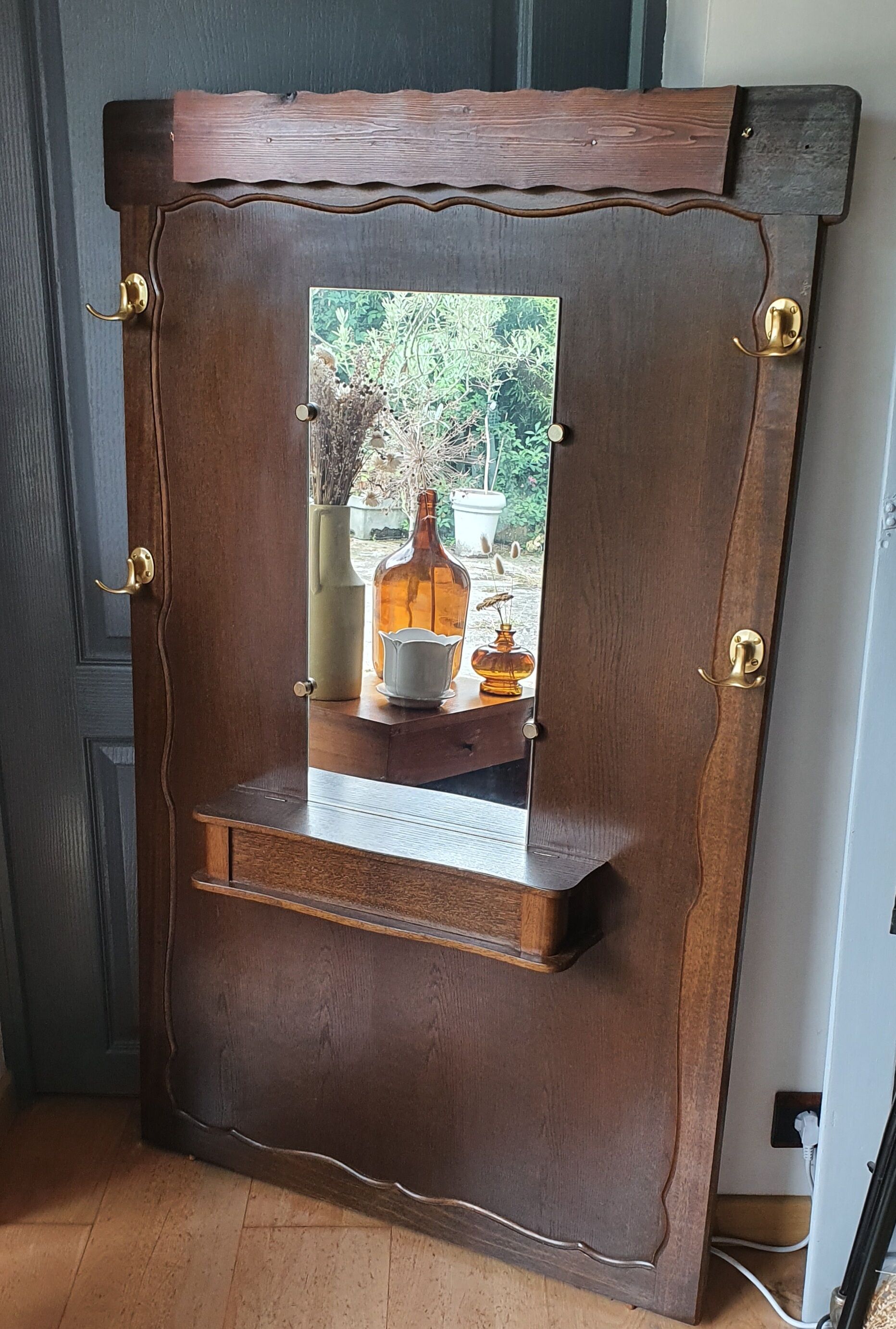 Entrance cloakroom