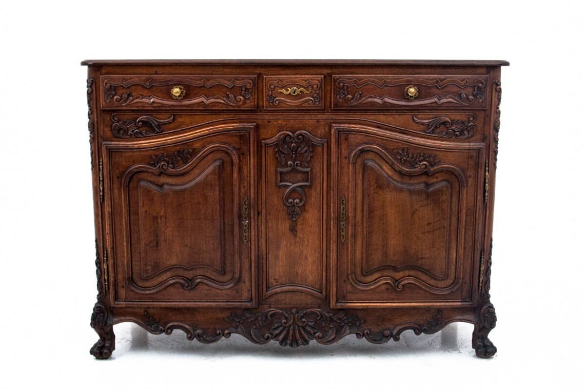 Commode ancienne sur pattes de lion, Europe occidentale, vers 1880. Après rénovation.
