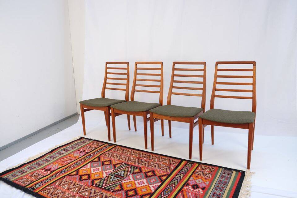 1960s-70s style chairs (4 pieces) in teak, retro vintage style.