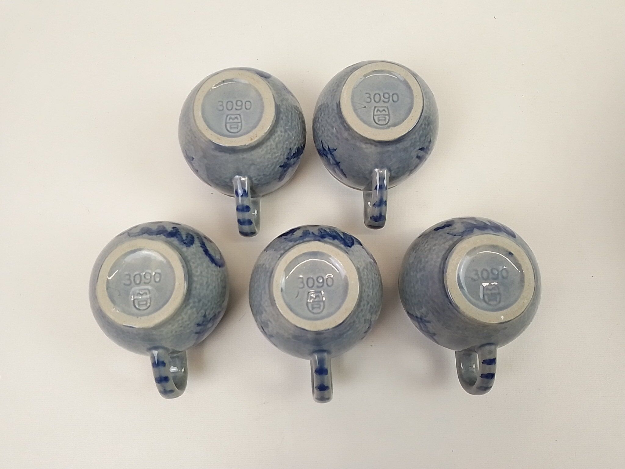 Saladier à punch et 5 tasses en grès bleu