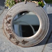 Miroir rond en céramique signé