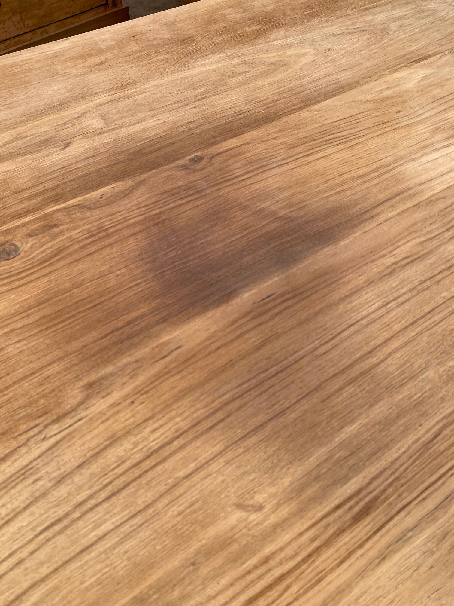 Farmhouse table spindle legs