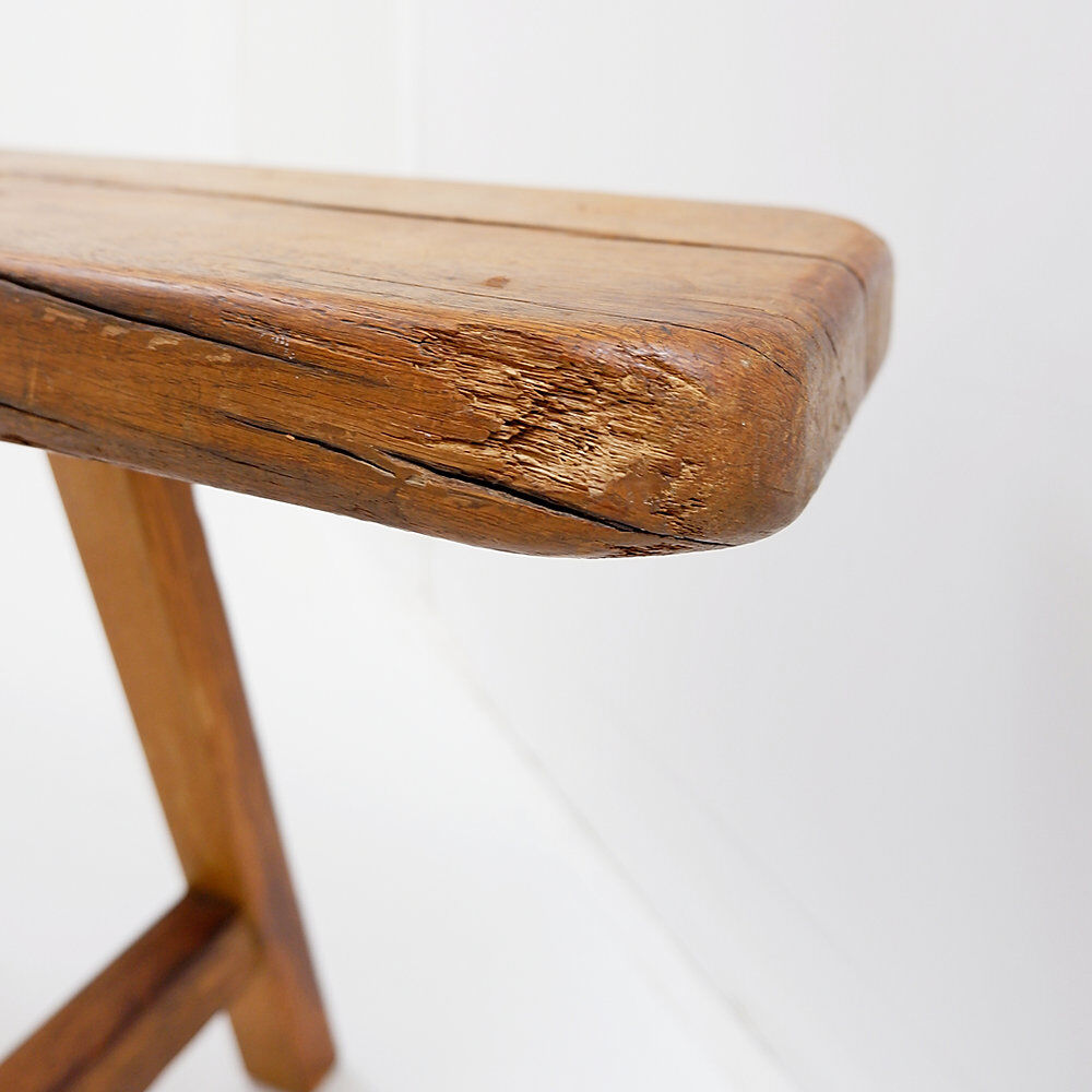 Banc rustique en bois massif de ferme avec pieds tréteaux - 1960s