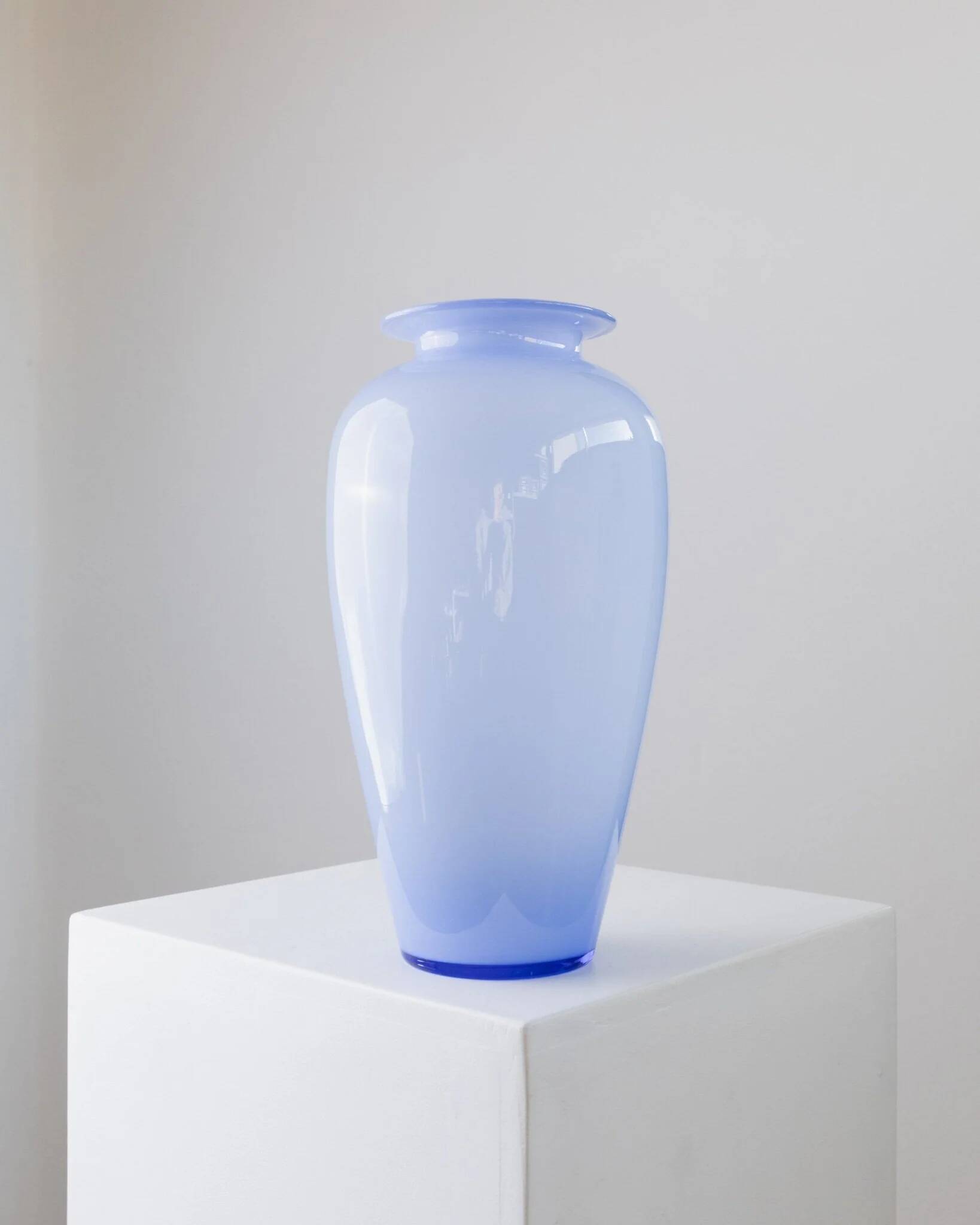 Vintage blue Murano glass vase - Italy 1970s - Flower vase, double glass, timeless shape - Elegant retro decoration, gift idea