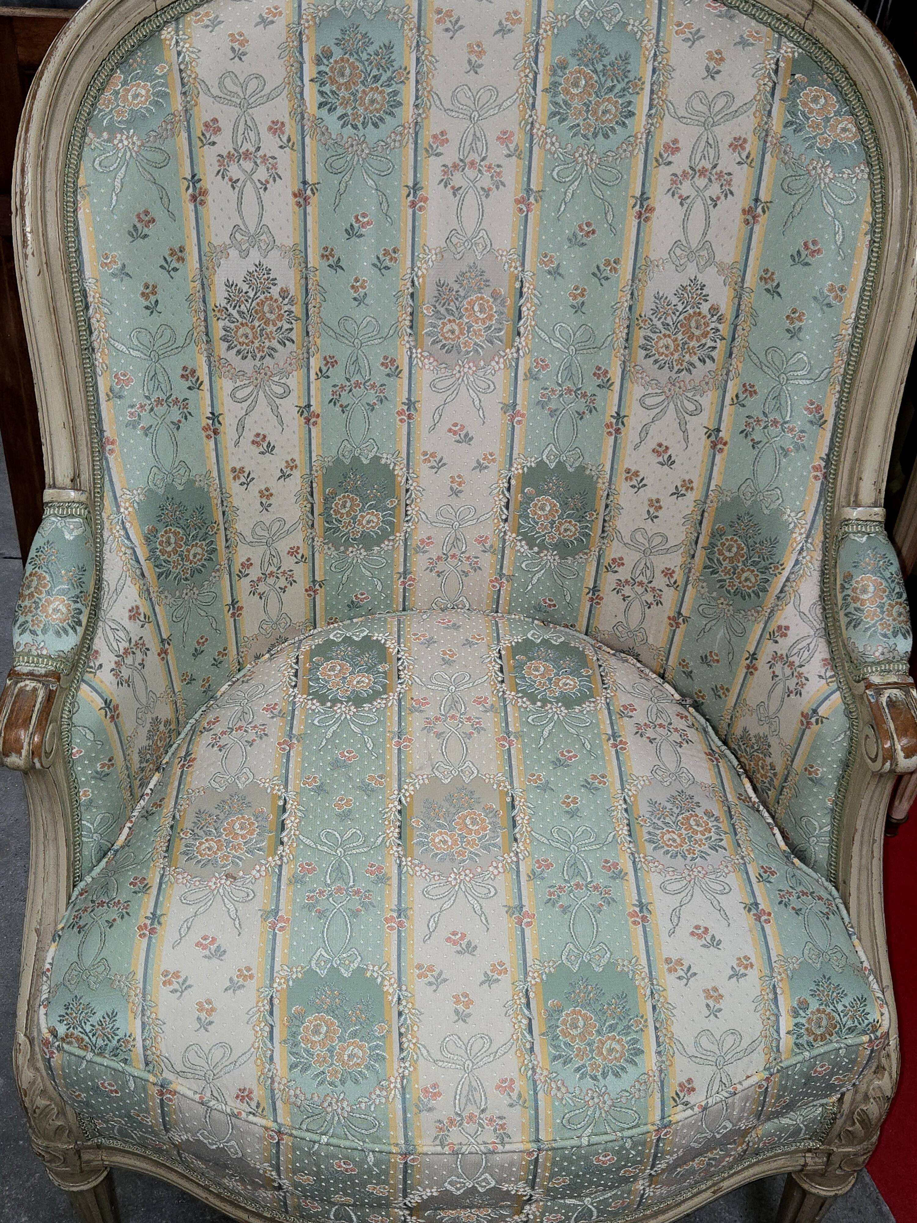 Louis XVI style lacquered bergère – Floral patterned fabric – mid-20th century